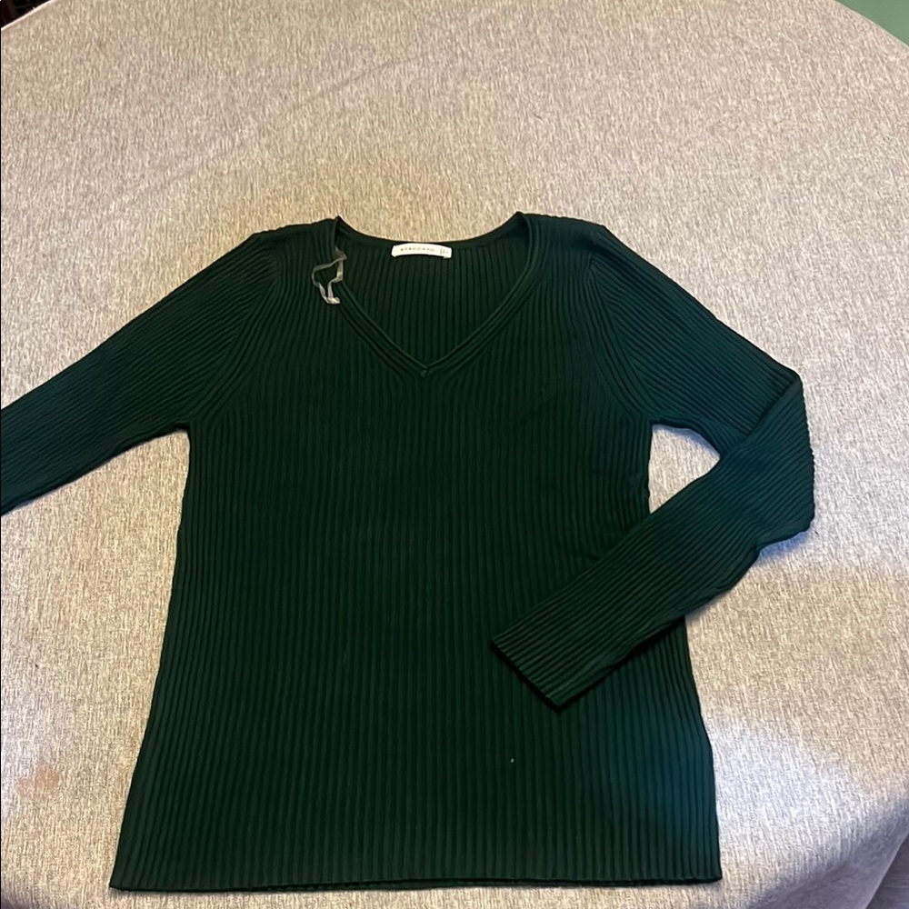Staccato Green V-Neck Sweater with Ribbed Texture